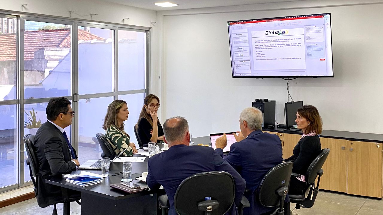 LOTERJ recebe CEO do laboratório de certificação italiano GlobaLab
