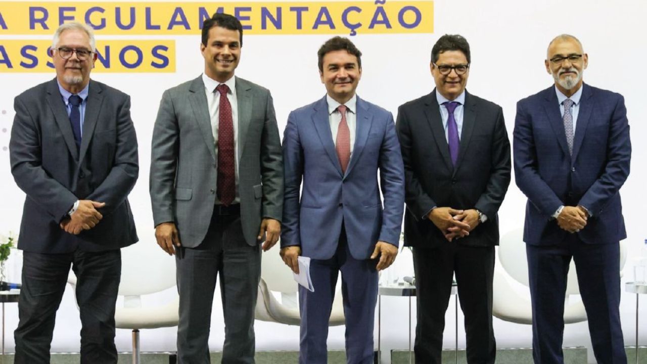 LOTERJ debate regulamentação de bets e cassinos